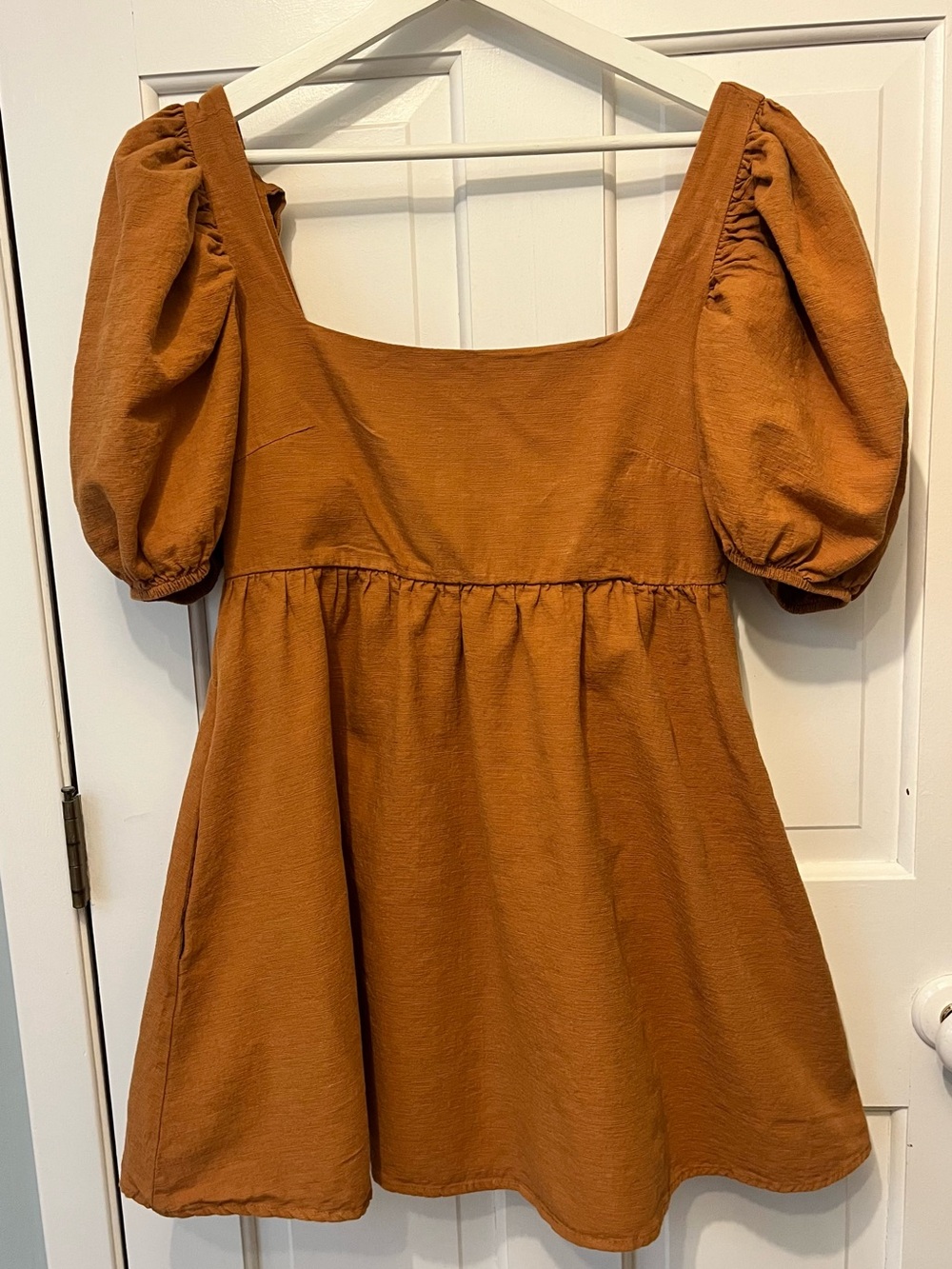 Jacquie The Label Women’s Puff Sleeve Square Neck Dress in Rust